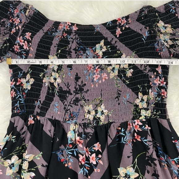 Guess Off The Shoulder Bell Sleeve Floral Dress in Purple, Size Medium - Picture 5 of 6